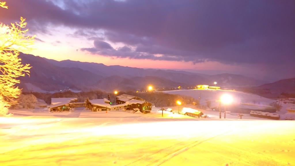 栂池高原スキー場の様子