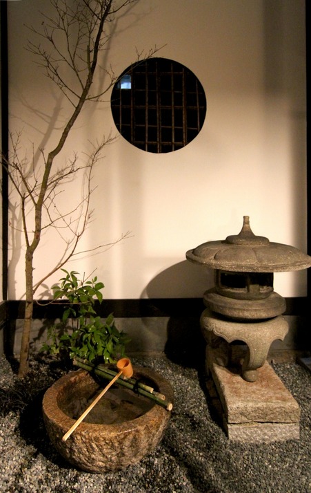 京都の中心地の隠れ家的な町家一棟貸しの宿泊施設です。