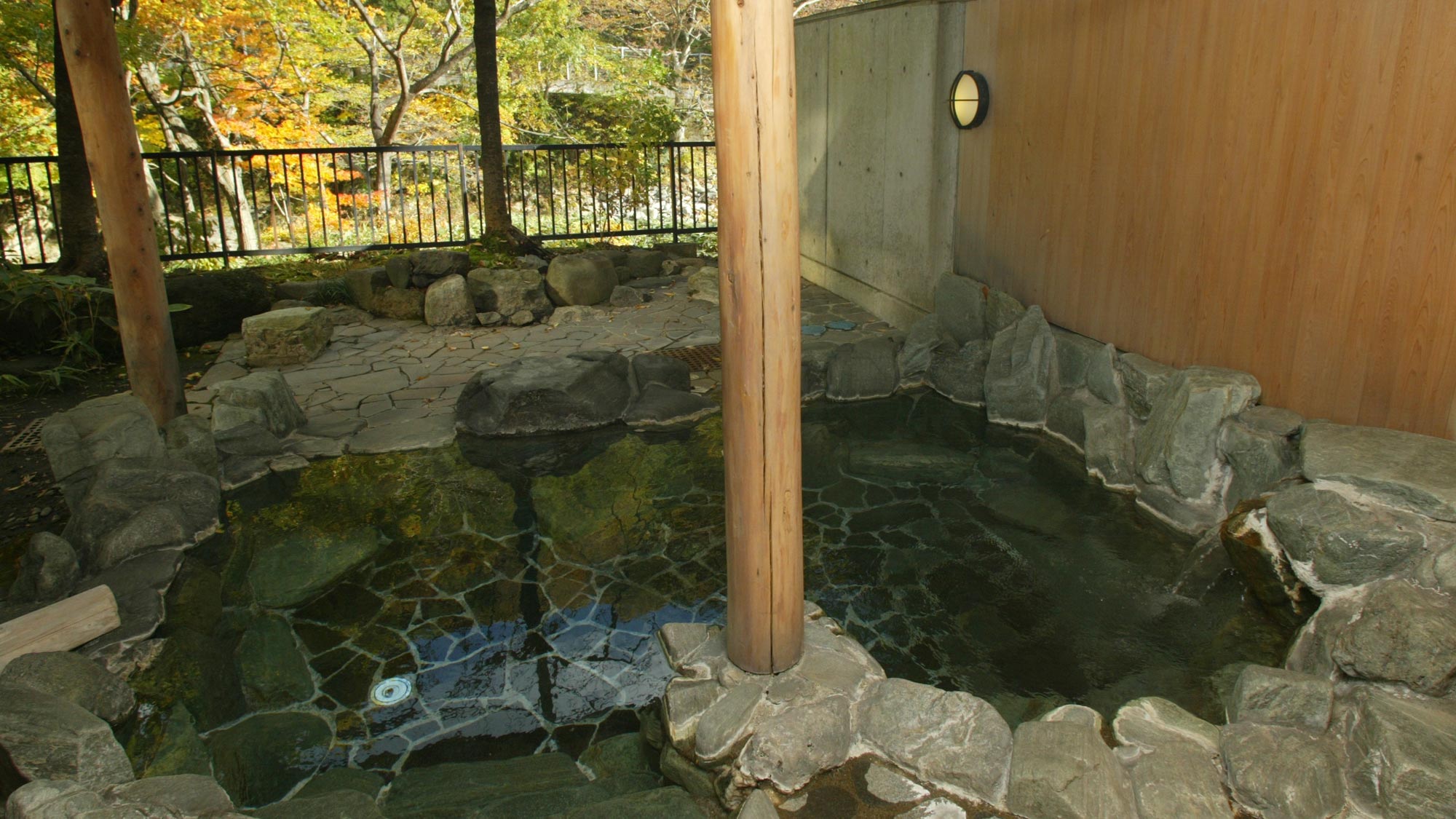 【風木立の川辺　紫明館】■露天風呂