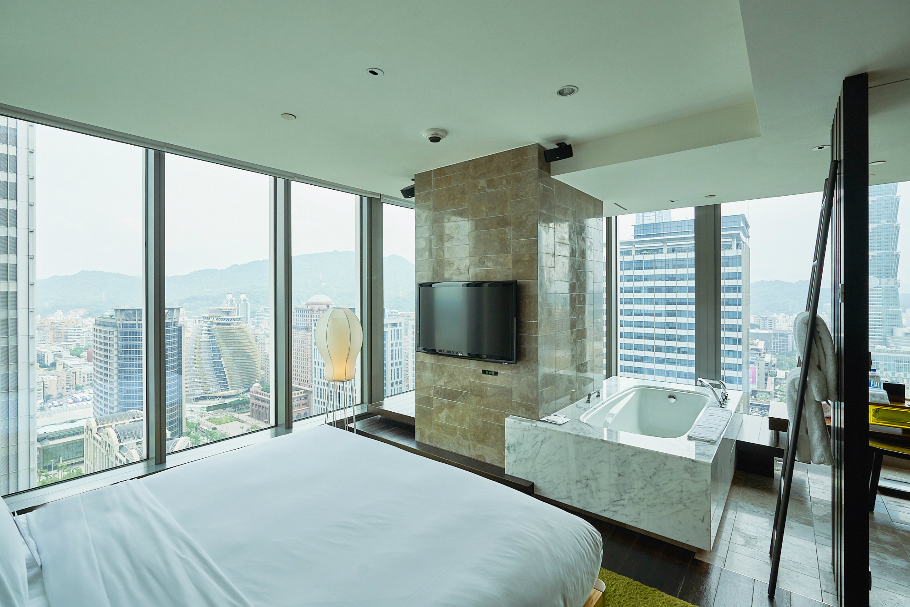 ファンタスティックスイート（キングベッド）★101 ビュー★