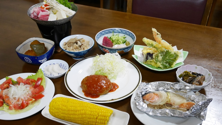 *夕食一例／旬の食材を使った家庭料理や新潟の郷土料理をご用意いたします。