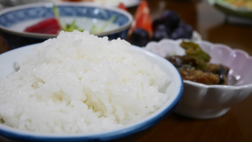 *朝食／自家製米の炊きたてご飯をご用意いたします。