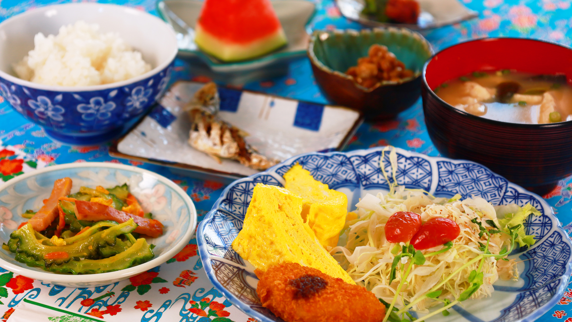 【朝食】 一日のスタートは、やさしい島ごはんで。
