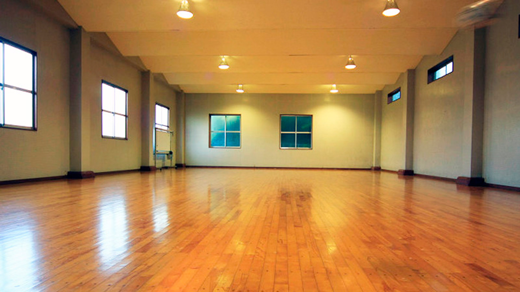 *多目的ホール／約120畳、更衣室やピアノもあり様々なサークル活動などにご利用頂けます！