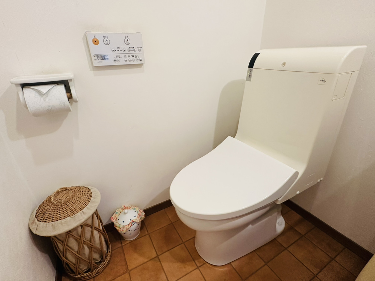 ファミリールーム◆トイレは温水洗浄です。