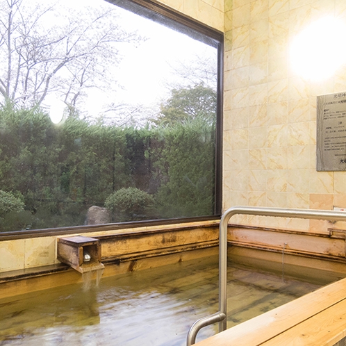 *【大浴場（大）】天然温泉と同等の効果が期待できる人工光明石のお湯です。