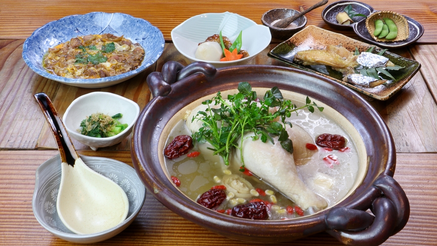 #シャモゲタン#シャモゲタン_韓国料理のサムゲタン風のしゃも鍋です。大子町の新たな名物をぜひどうぞ！