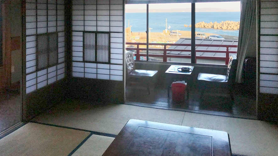 ・＜室内＞＜和室＞海を感じられる和室のお部屋です