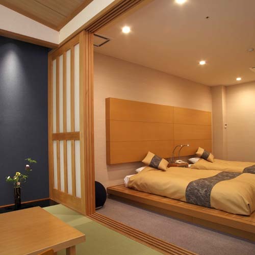 (Japanese-Western style room with hot spring panoramic bath) Twin + 8 tatami mats (with toilet)