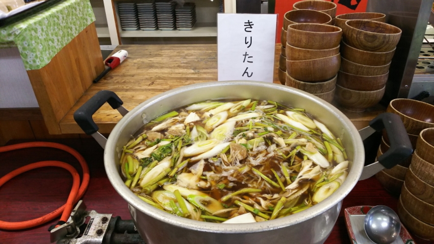 秋田名物「きりたんぽ鍋」