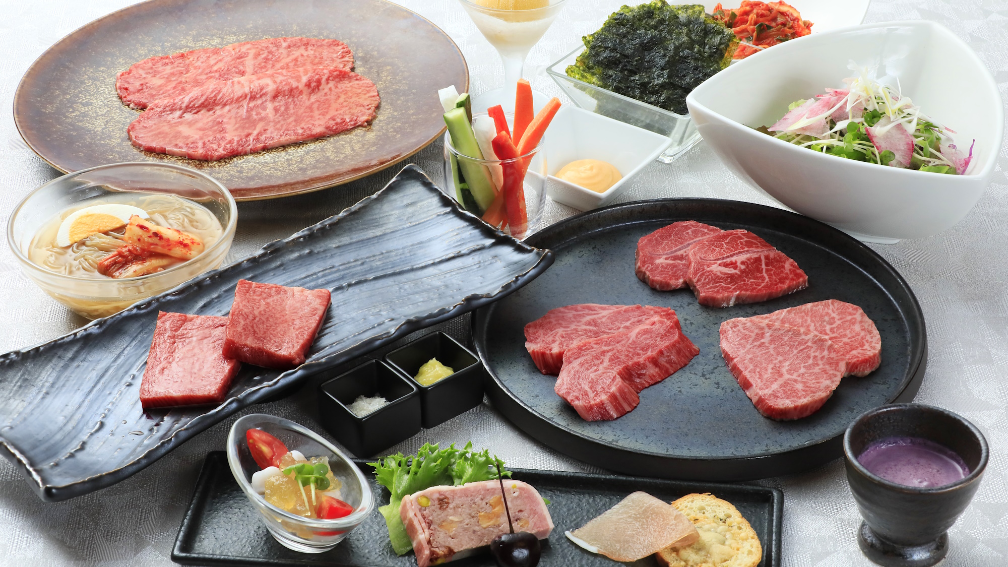 人気部位から希少部位までお愉しみ頂ける焼肉ディナーコース　※一例