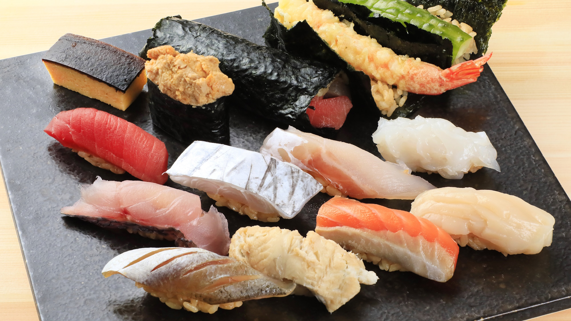 江戸前の伝統と『くずし鮨』のおまかせコースをお愉しみに　※一例