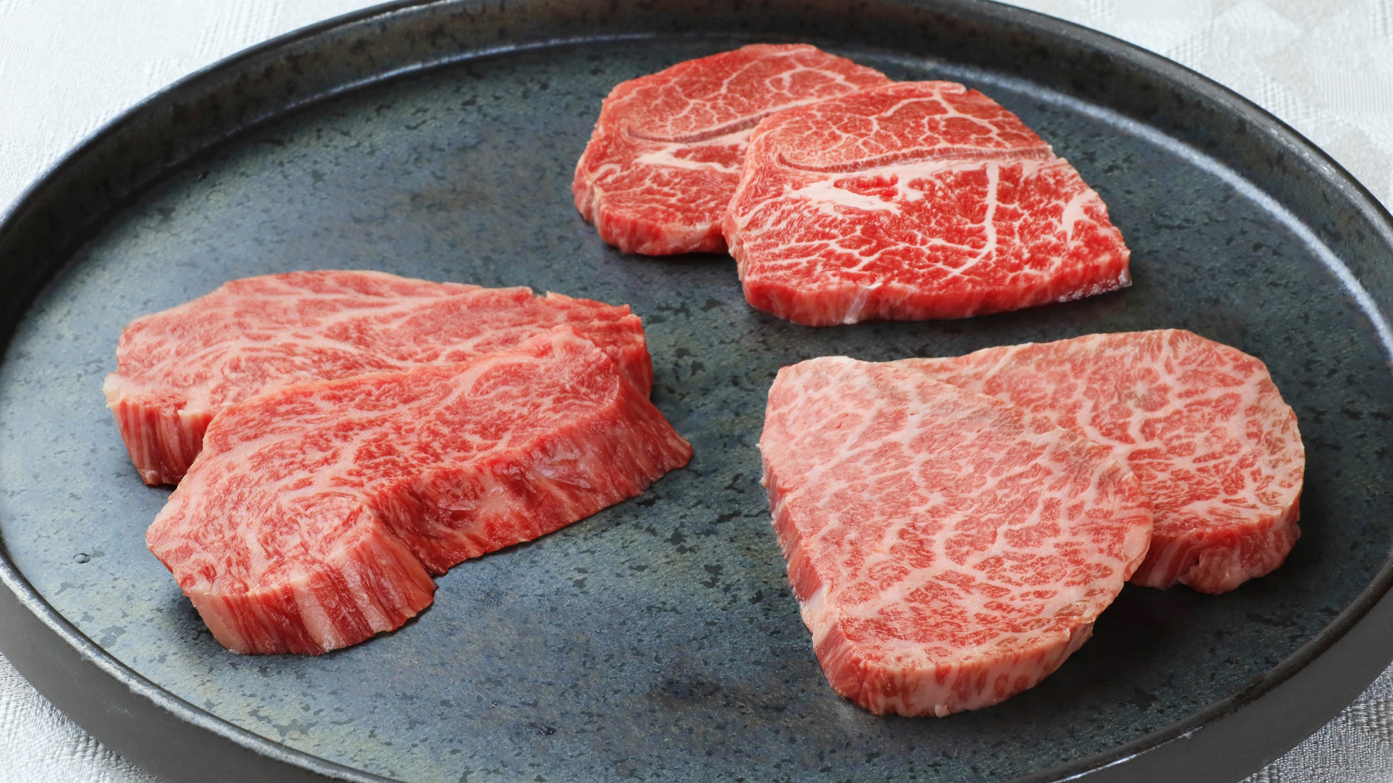 人気部位から希少部位までお愉しみ頂ける焼肉ディナーコース　※一例