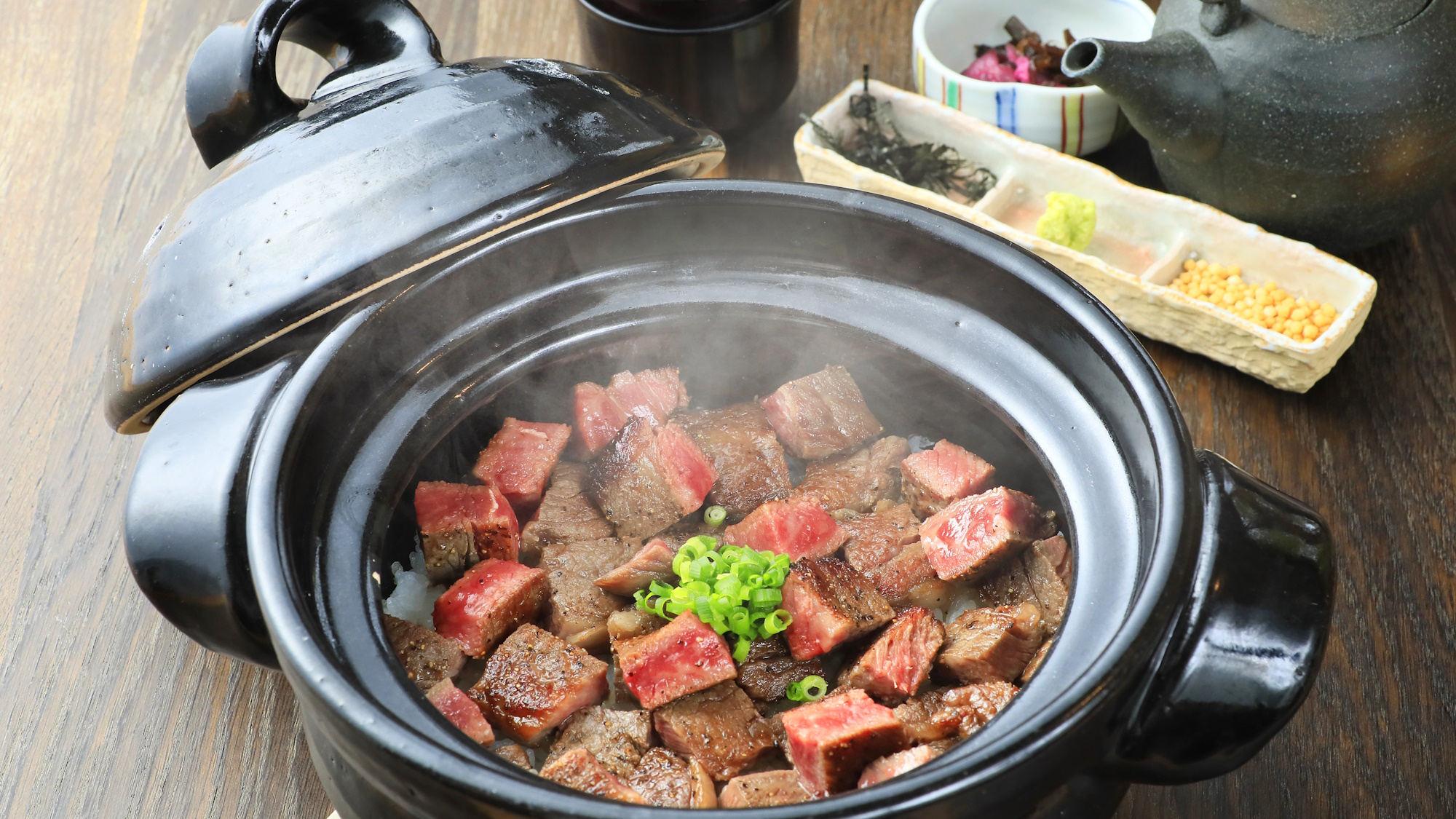 旬の味覚を匠の技巧でご提供させて頂く和会席　※一例