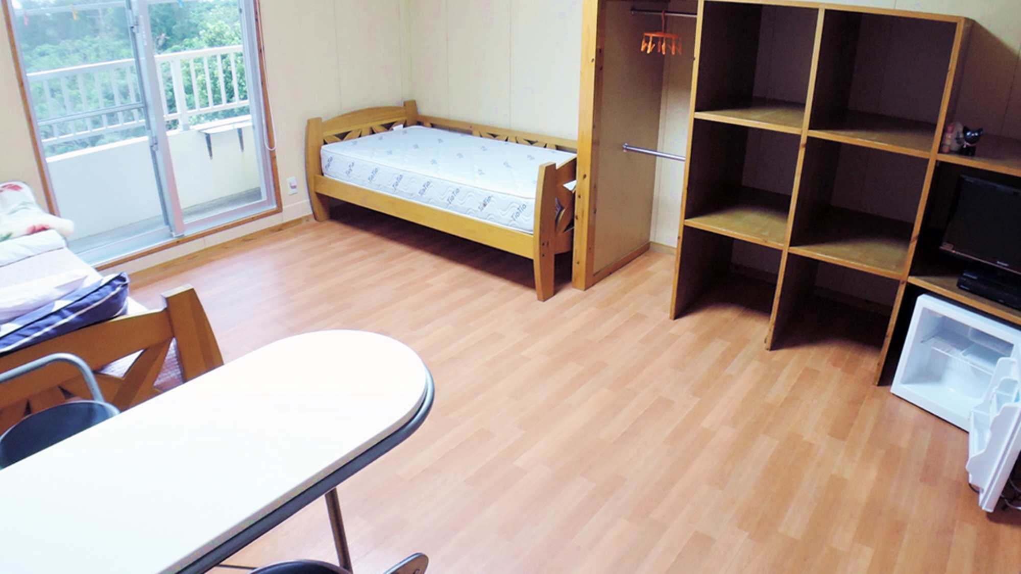 *洋室一例／約12畳で広々としたフローリングタイプのツインルームです。