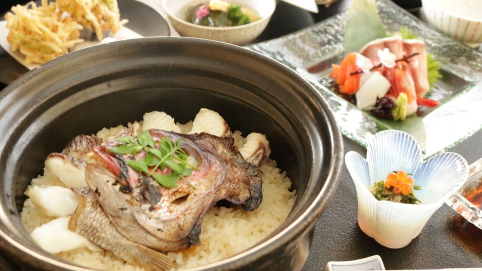 【日帰り昼食プラン】魚菜会席コース｜海の見えるお食事処　椅子テーブル席