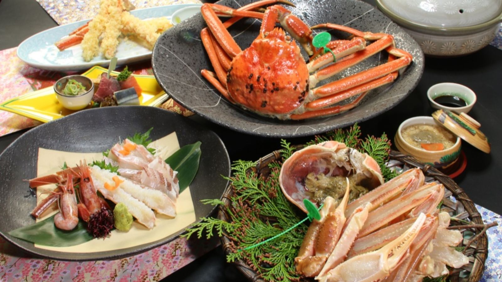 カニ料理コースの一例、会席のように一品ずつご用意します
