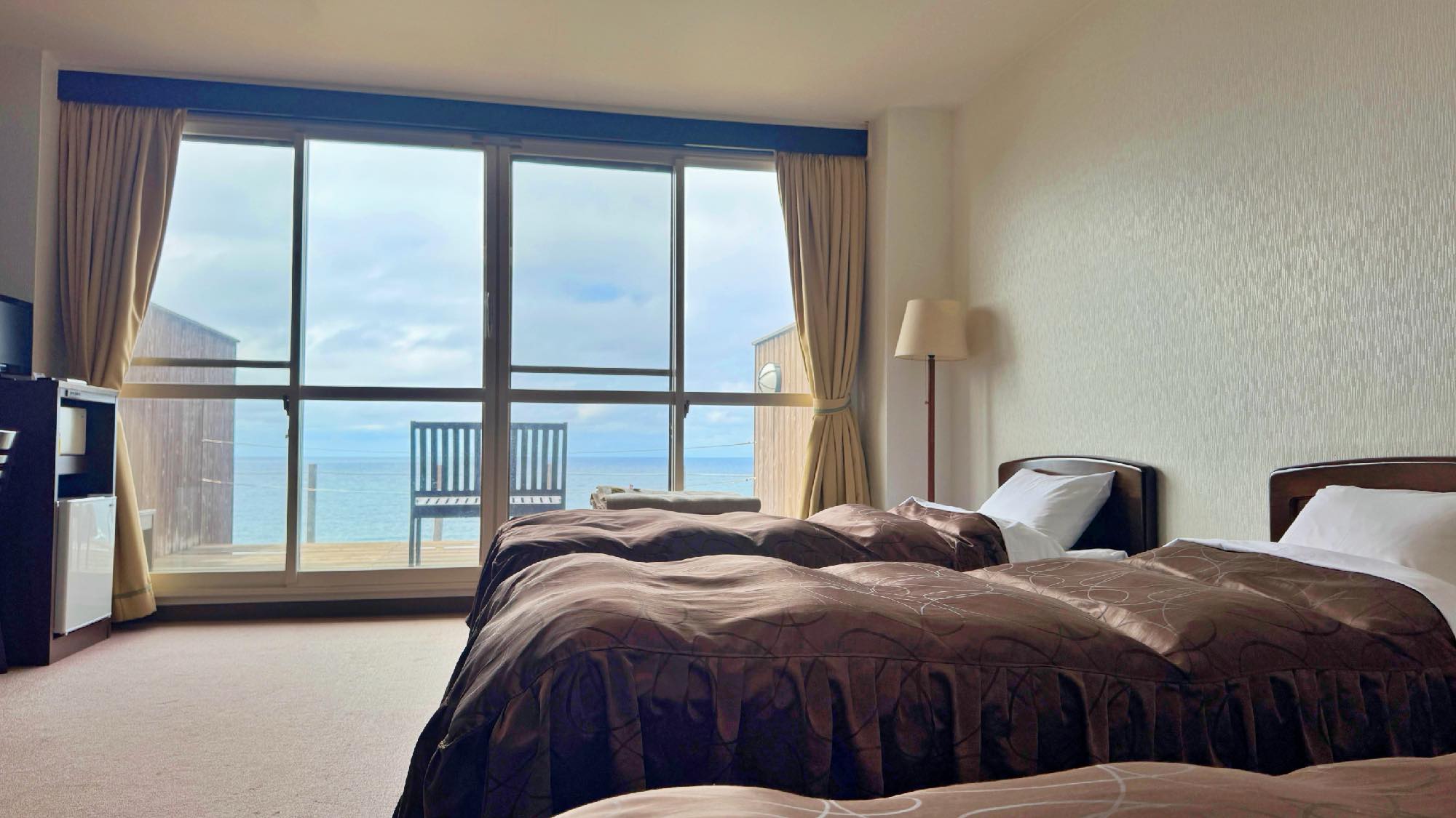 【吹雪・白南】トリプルルーム＋絶景サンデッキ（バストイレ付）