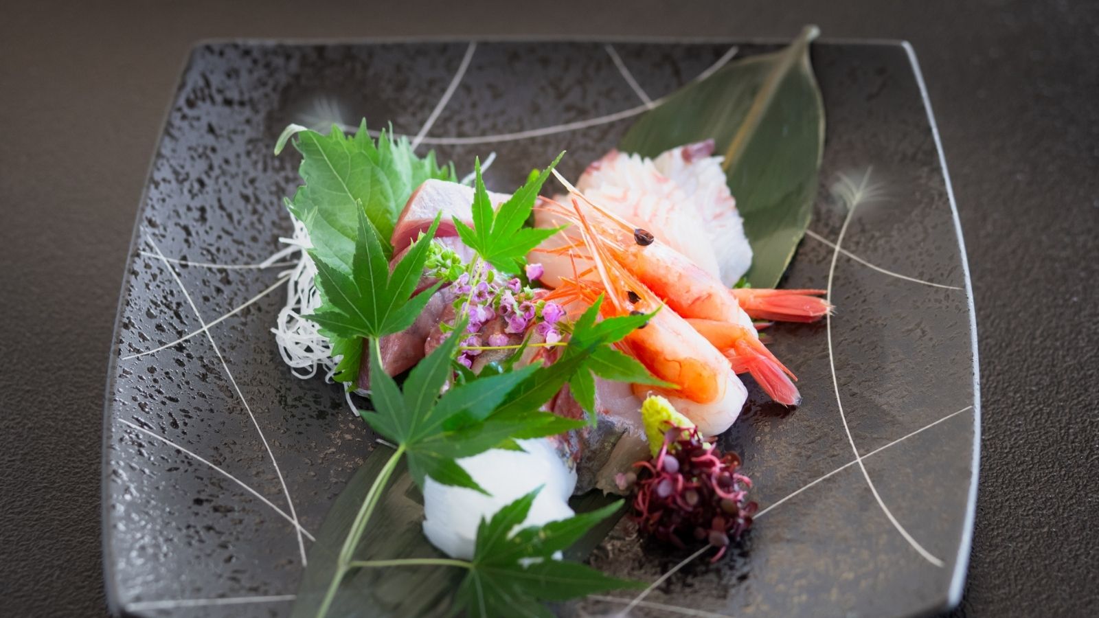 地物海鮮を使用したプリプリの新鮮お刺身