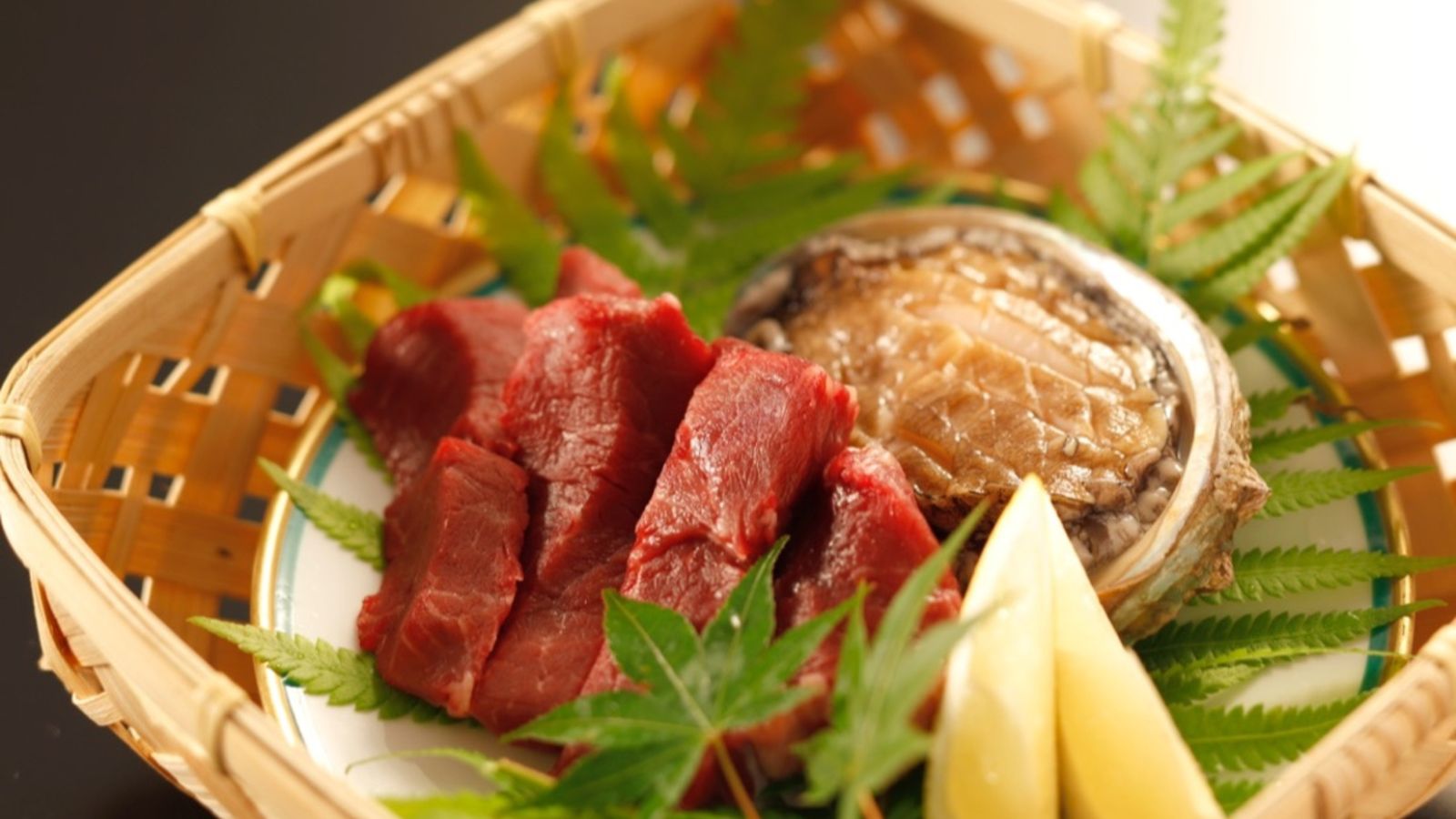 【厳選牛とアワビ】贅沢な食事に当館オススメの2大食材をぜひ