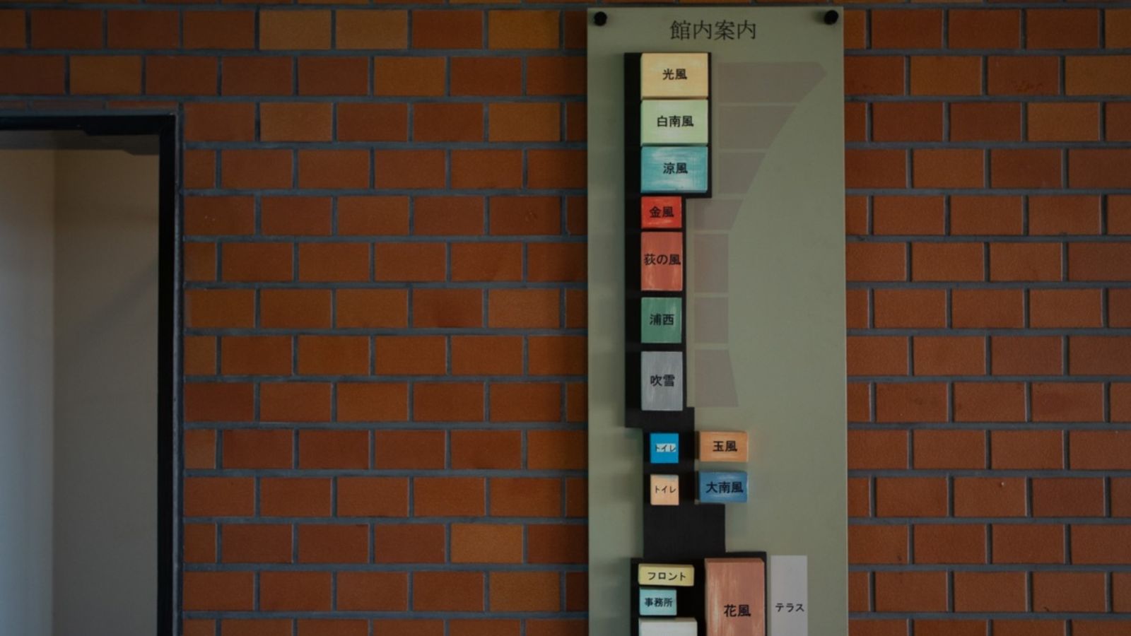 当館の館内図、平屋のため階段はありません。年配の方でも負担は少ないです。