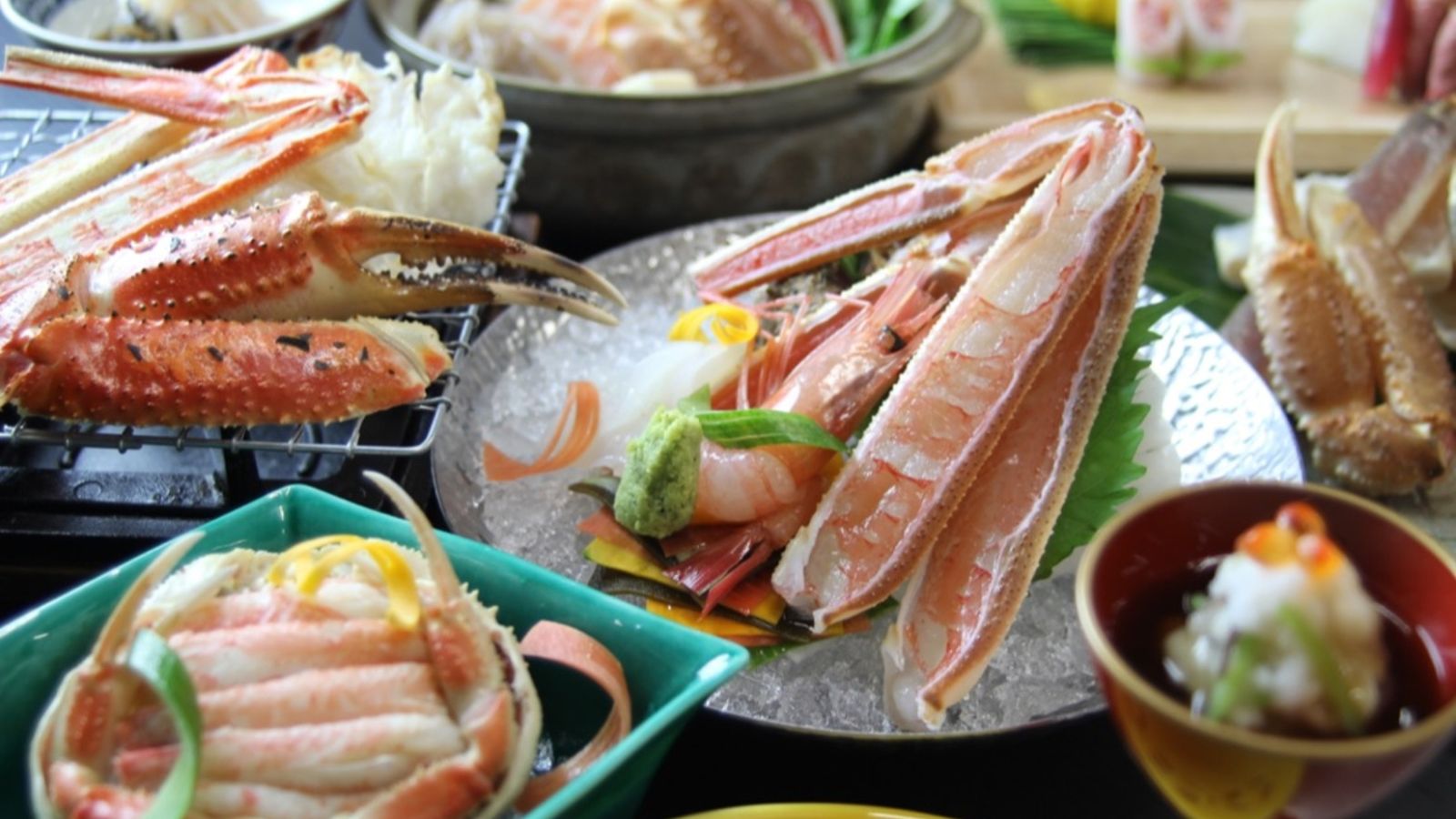 カニ料理コースの一例、カニを活かすことを考えて調理しています