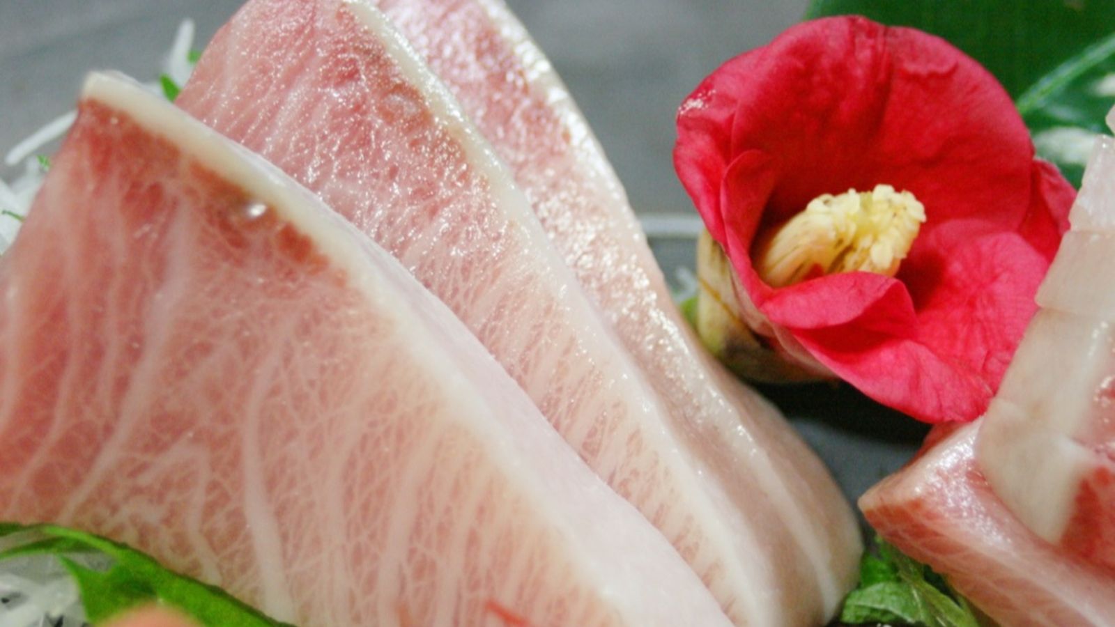 豪快に厚切りされた食べ応えのある刺身は当館のこだわり、食べ応え抜群です