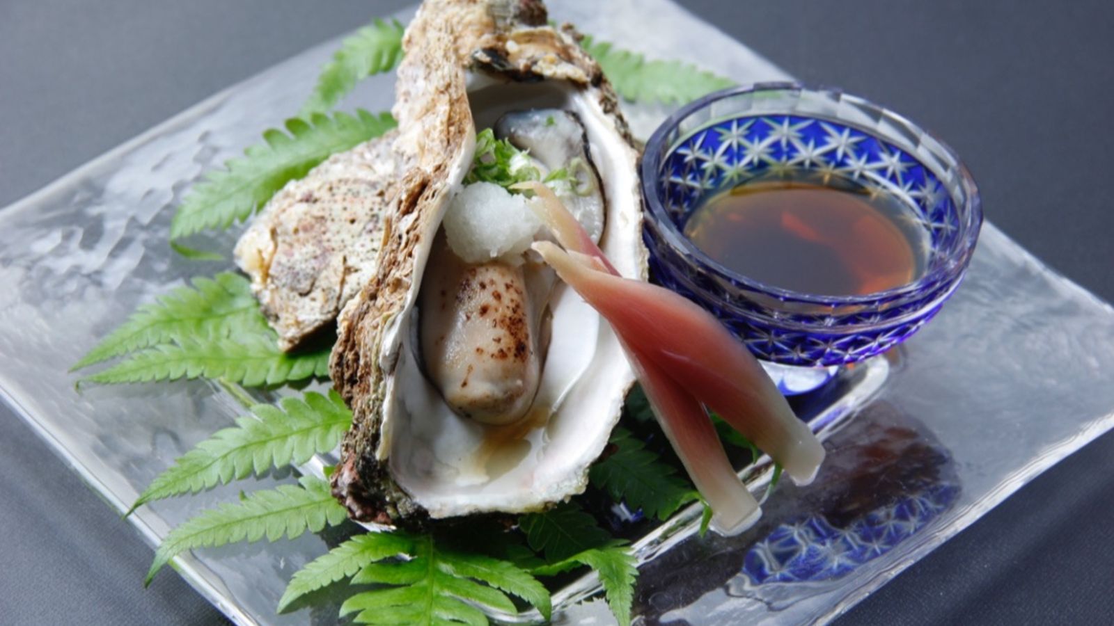 【岩牡蠣】生で食べる贅沢感と口に広がる旨味は絶品（5月中旬〜8月末まで）