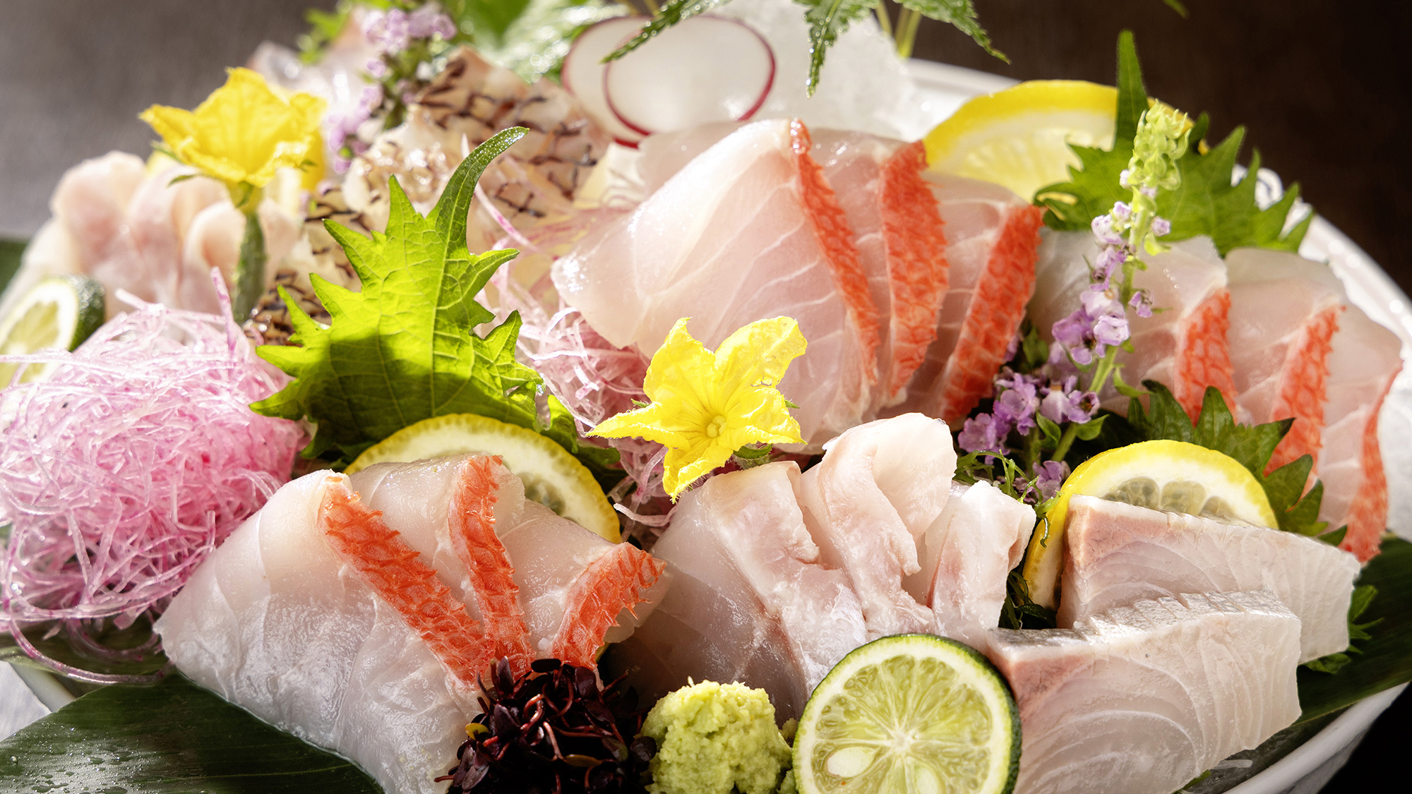 伊豆薫風の食は、海から――。伊豆の海が育む四季折々の地魚を、刺身や煮つけなど様々な美味しさで味わう。