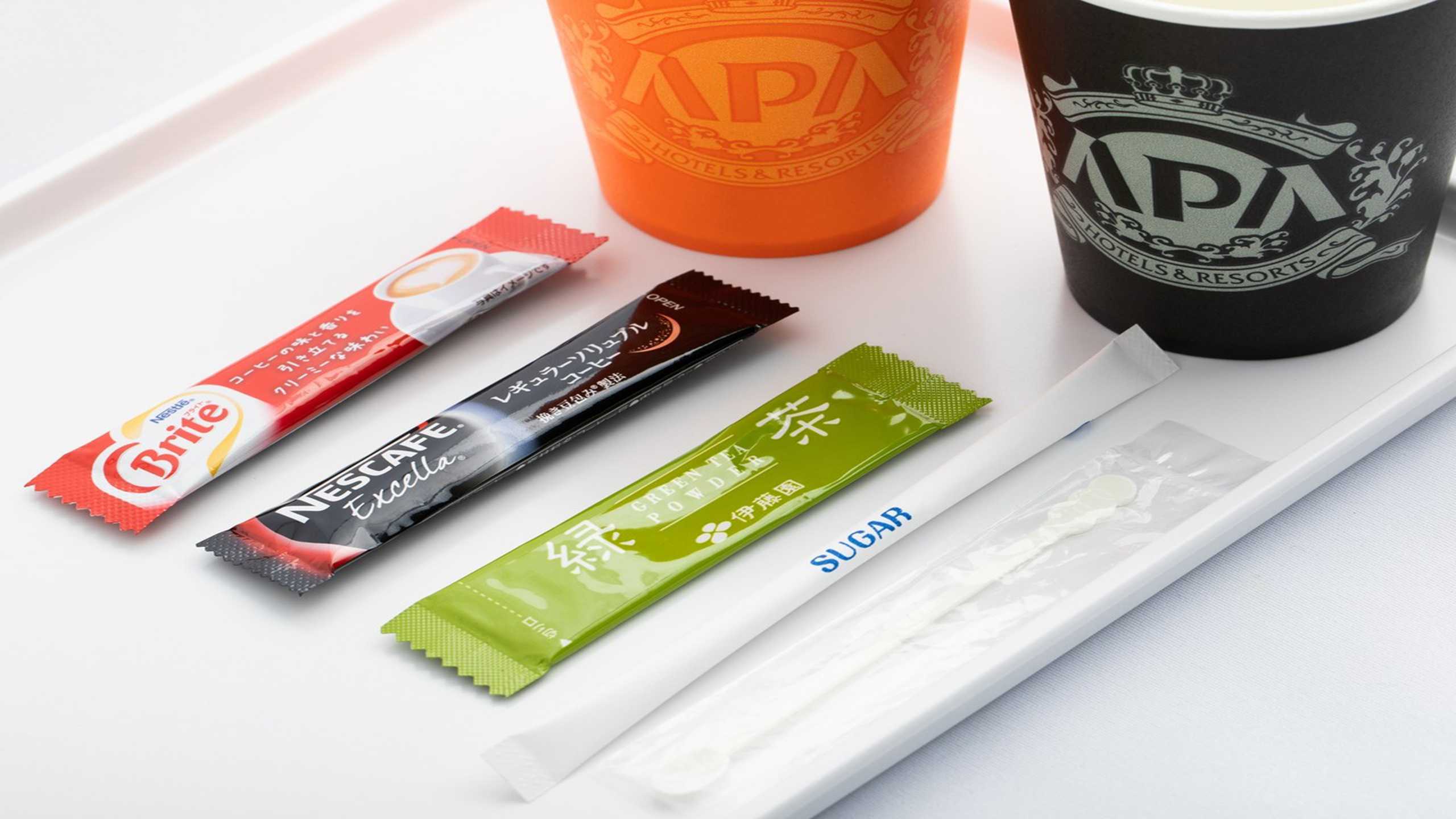 緑茶・コーヒー・パウダーミルク・シュガーをご用意！