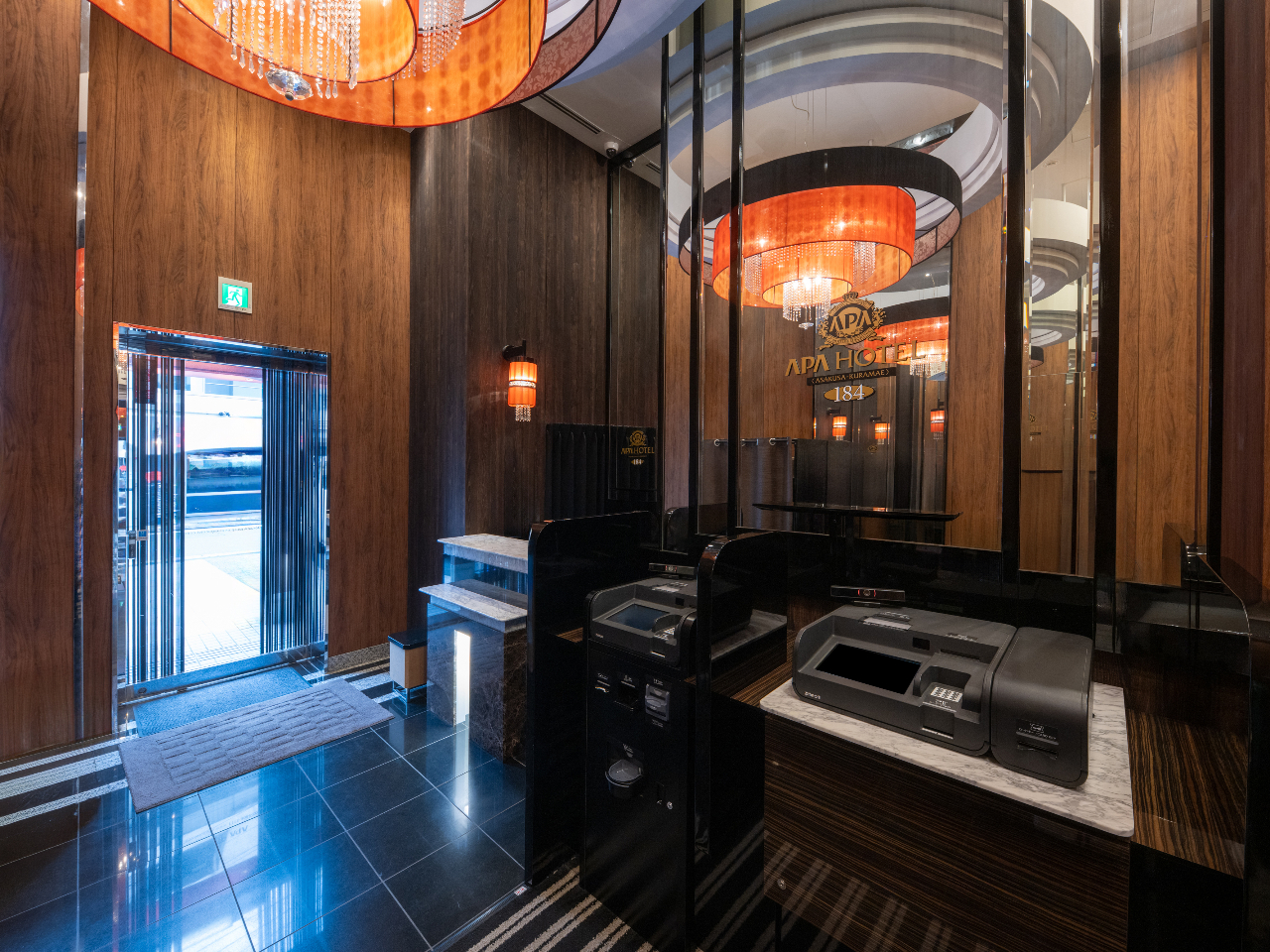 自動チェックイン機