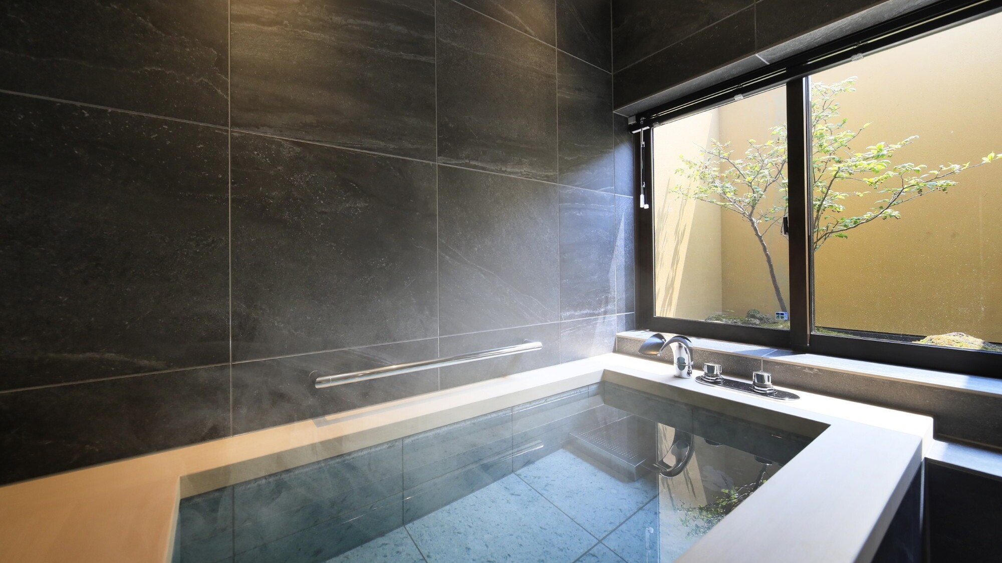 【別邸】紅葉谷公園側　客室　浴室