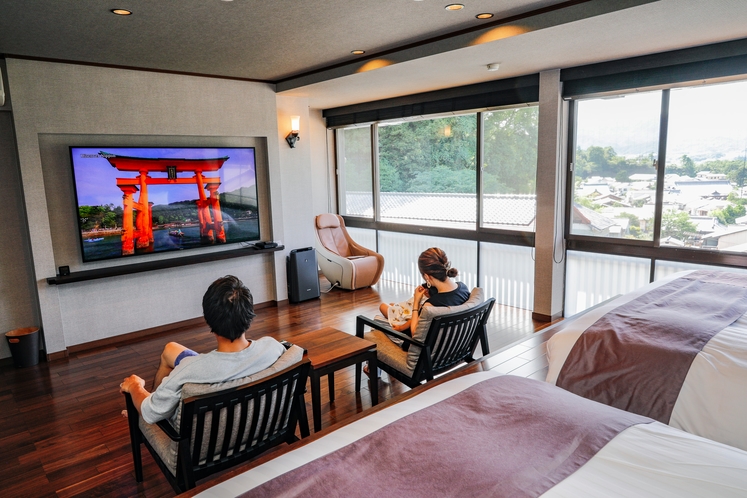 【海側洋室プレミアムルーム】　75インチ大画面テレビ完備