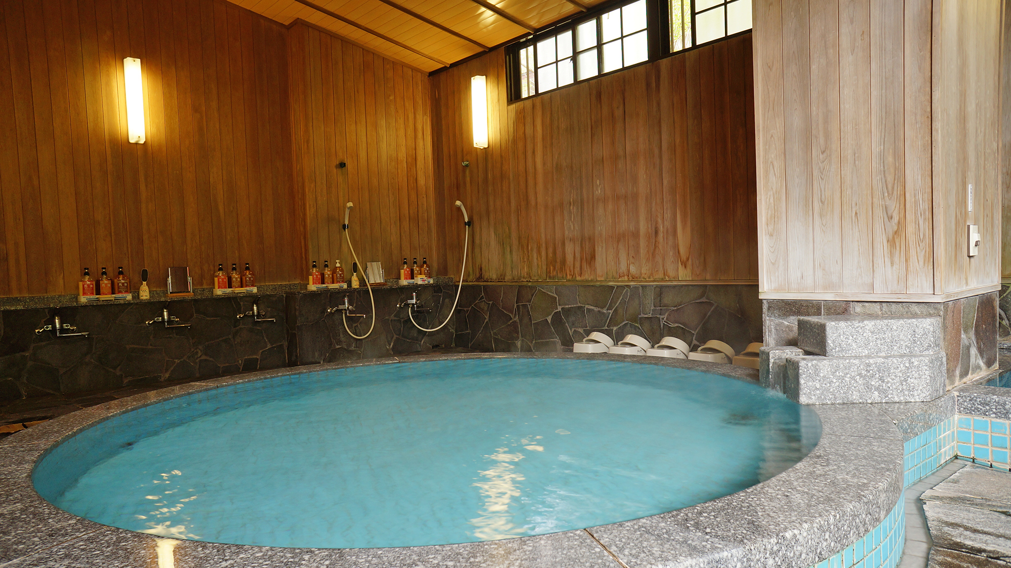 【仁寿の湯】館内内湯（男湯） 自家源泉掛け流し