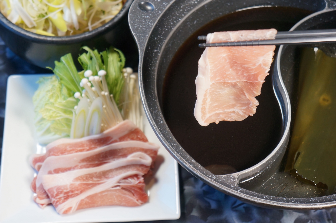 【1泊4食・基本プラン】豚すき焼き鍋＆紅ズワイ蟹食べ放題!! ハーフビュッフェ＆90分飲み放題プラン