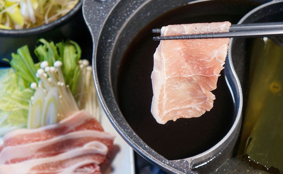 【万博】豚しゃぶ鍋＆紅ズワイ蟹食べ放題!! ハーフビュッフェ＆90分飲み放題プラン♪
