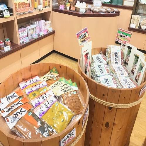 【売店】飛騨のお漬物や味噌などお土産にどうぞ♪