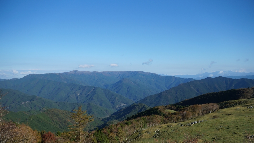 *見はらし台からの眺め■広大な高原が広がっています。