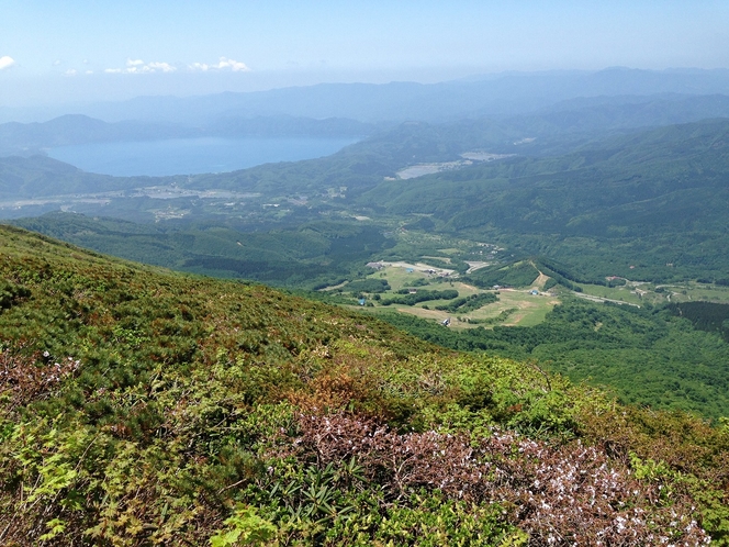 秋田駒ヶ岳から田沢湖を望む