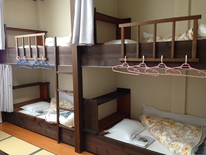 2段ベッドと畳スペースの和洋室は、お子様やグループに大人気！