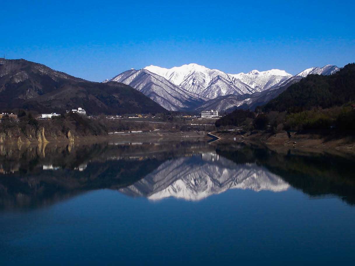 赤谷湖から三国連山