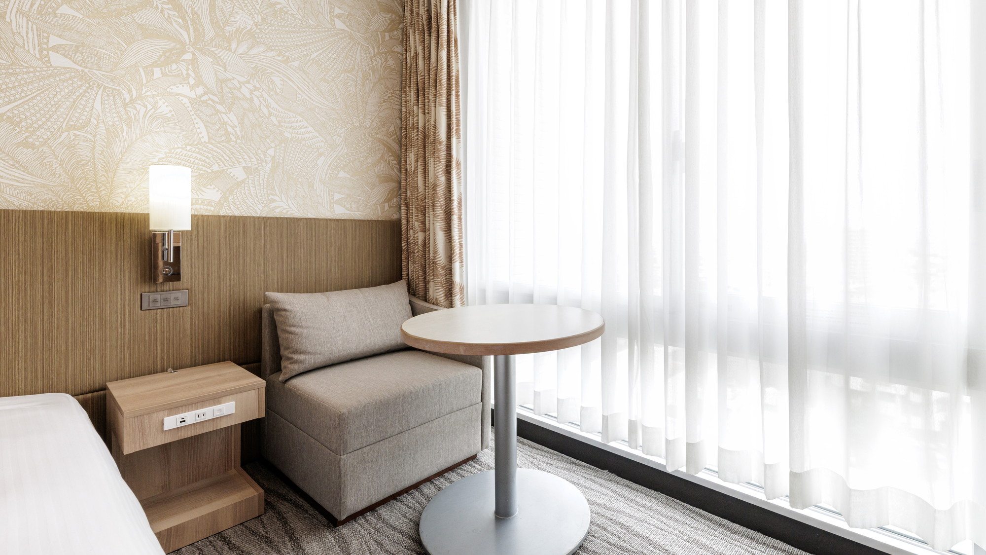 コンフォートシングルルーム13.6㎡　（ベッド幅140㎝）