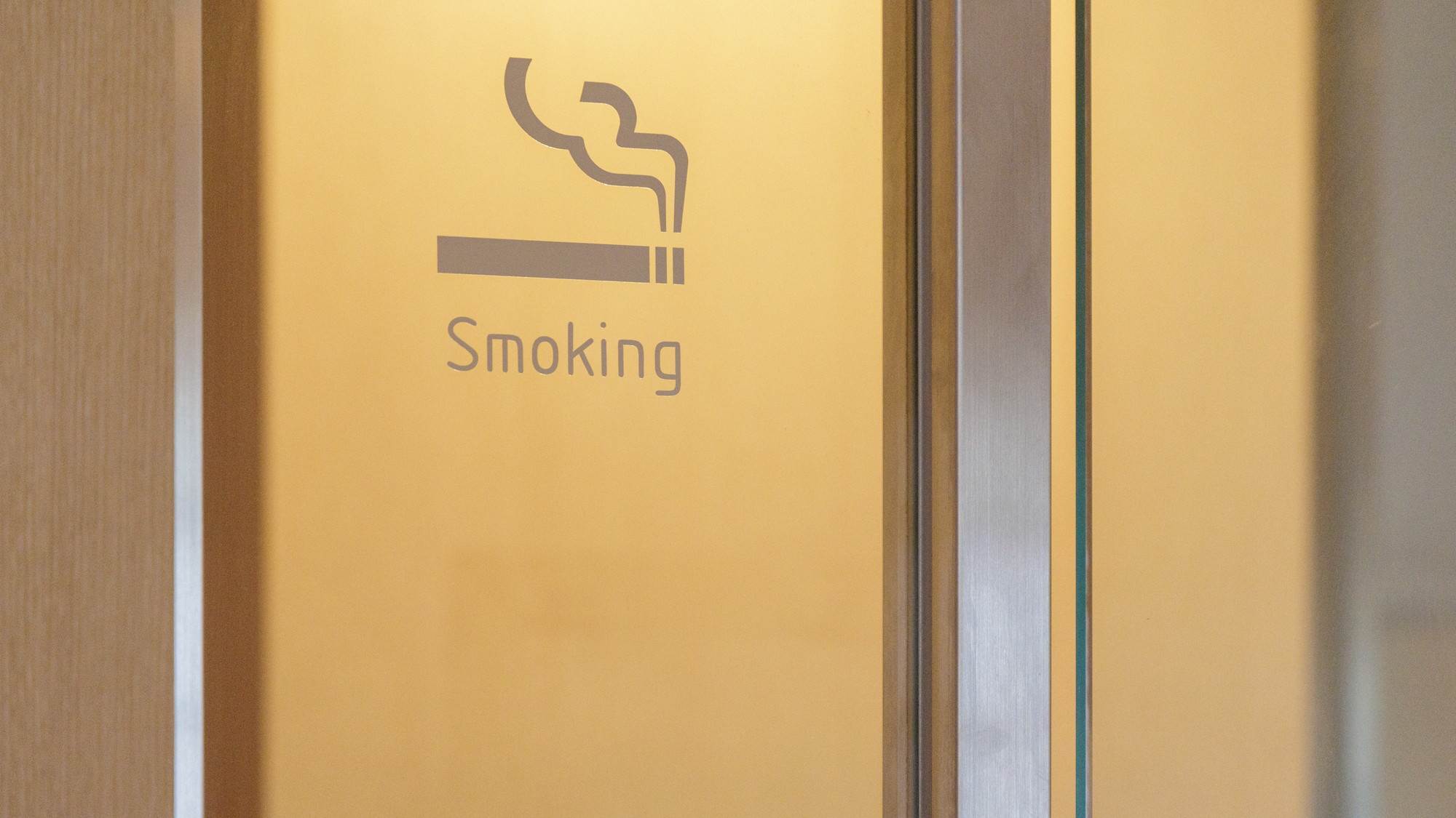 1階　喫煙ブース