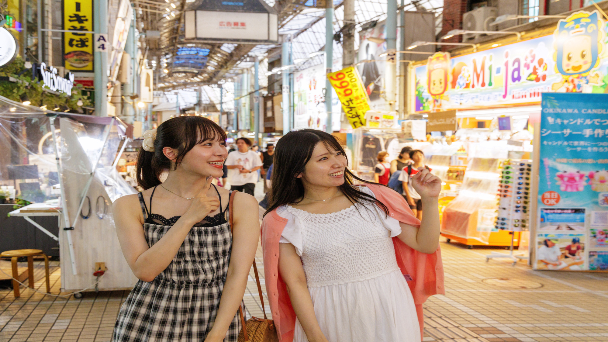 那覇の市場通りの賑わいにワクワク！