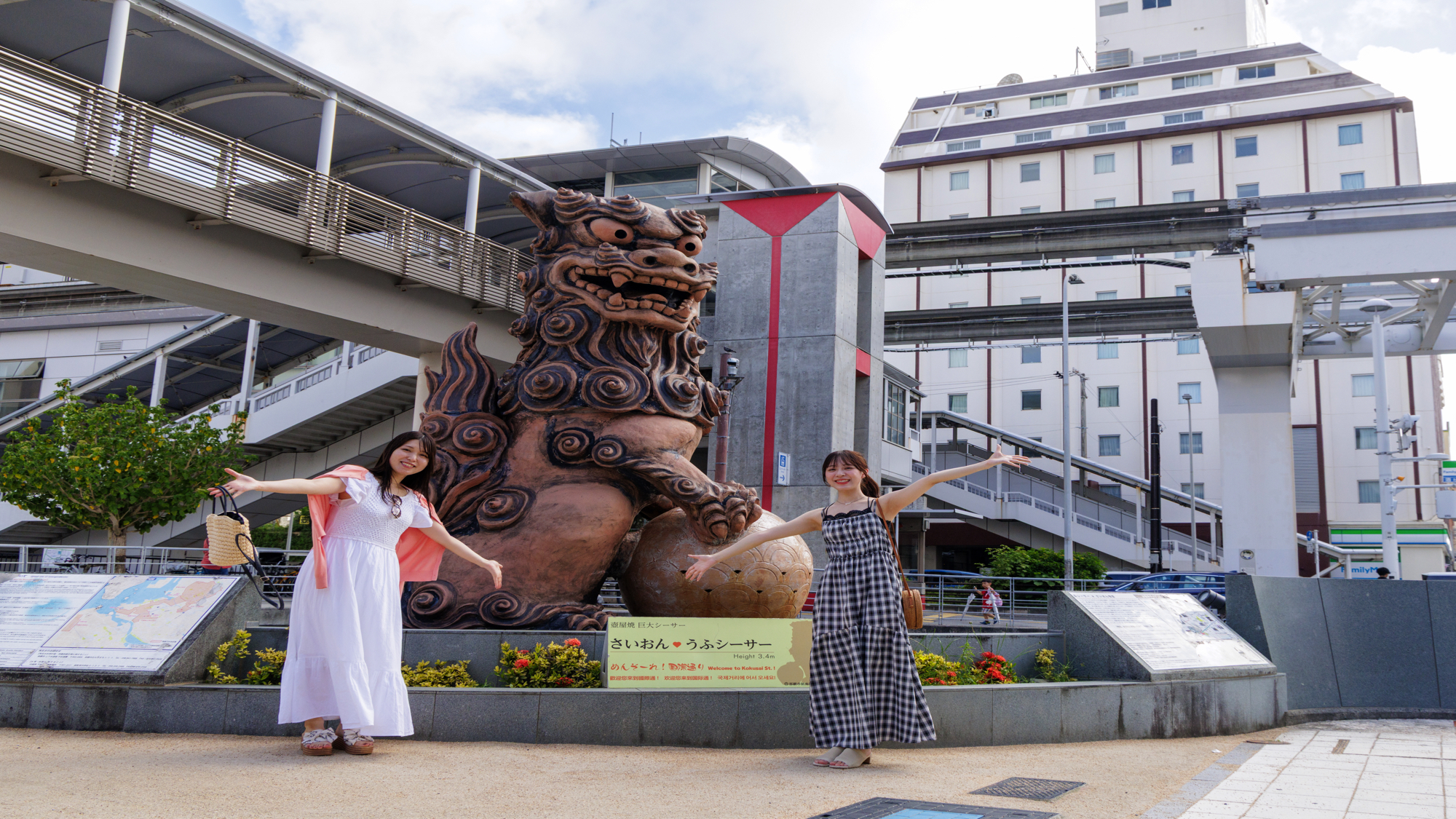 沖縄の伝統工芸『壺屋焼き』でできた巨大シーサー！