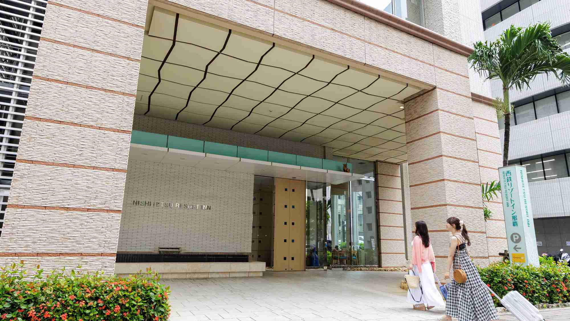 ホテル正面入口　