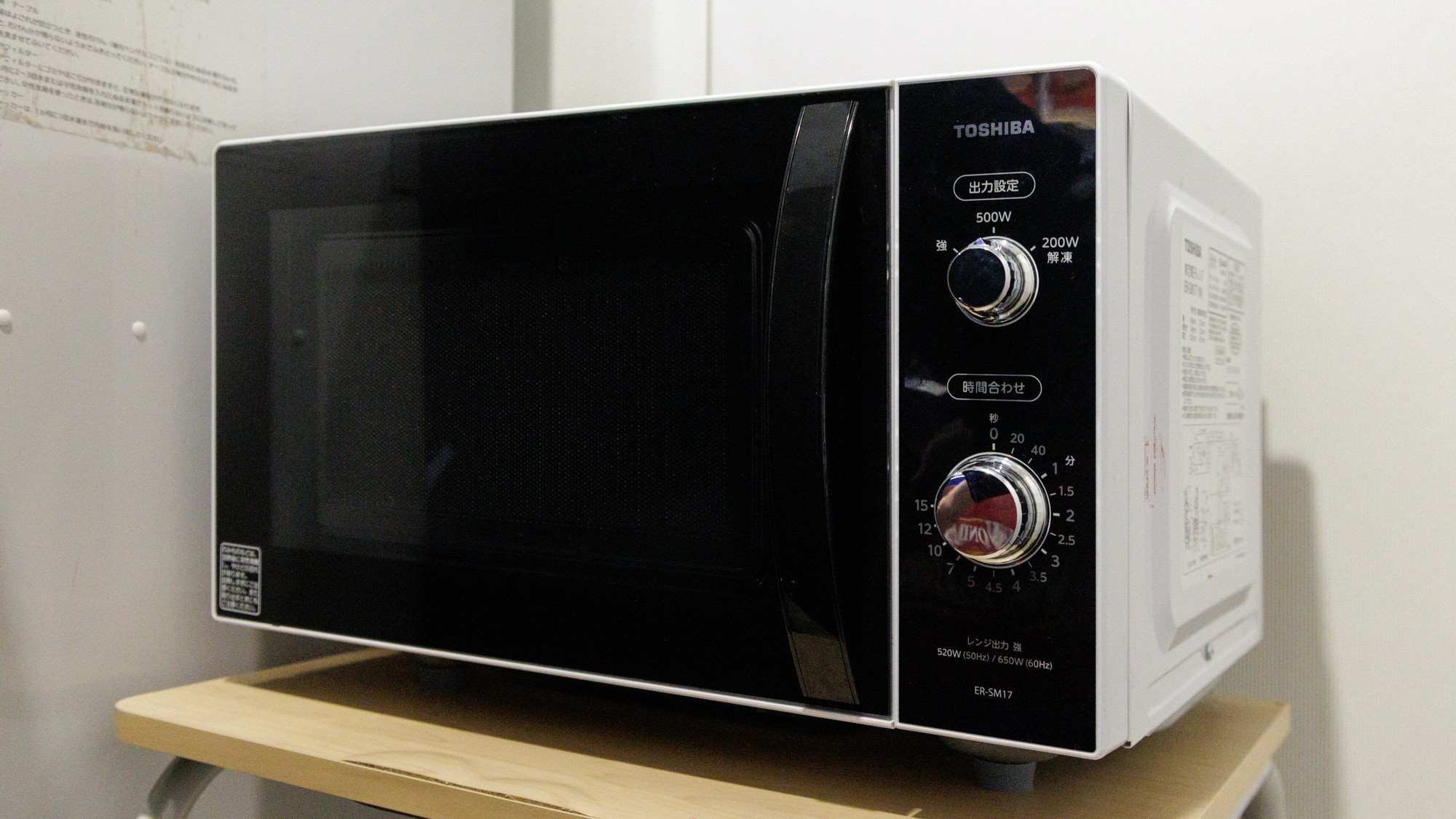 8階自動販売機コーナーに電子レンジがございます