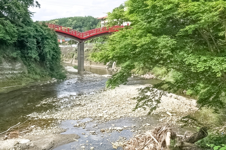 入口は当館から徒歩3分、観音橋から徒歩1分です