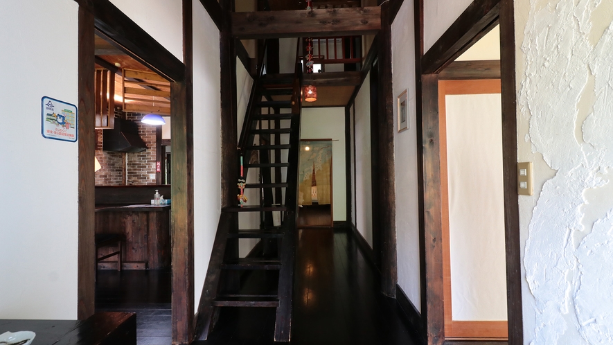 【檜造りの古民家】  玄関＆廊下 