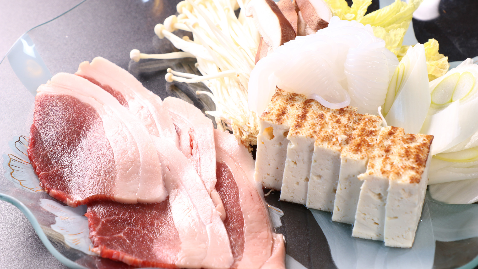 夕食_猪鍋_猟から屠殺、加工まで一貫して行う猪肉は都内有名店にもおろしている絶品です*